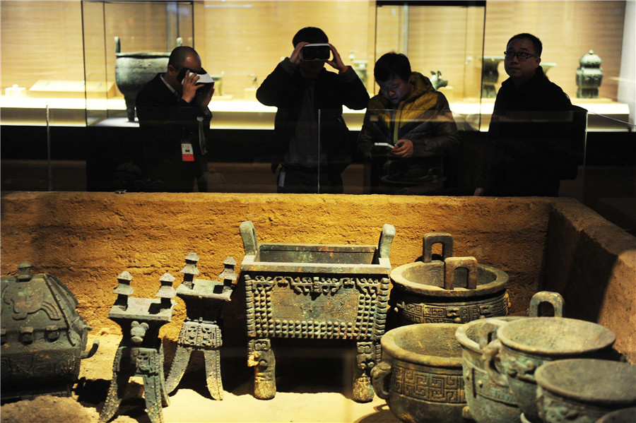 Relics from Yin Ruins on display in Beijing