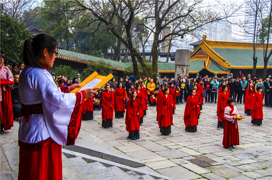 Spring ceremony held to worship Confucius in E China