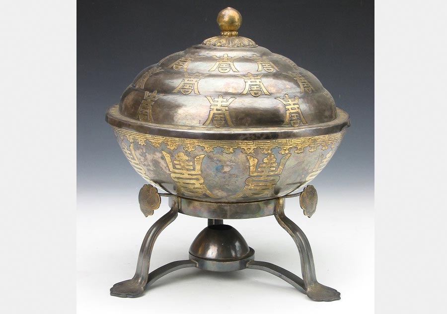 Royal ware of Qing Dynasty displayed at Shenyang Palace Museum