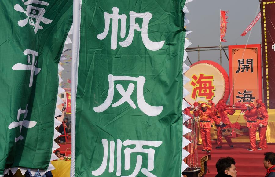 Fishermen hold ritual to pray for safety and harvest in Liaoning