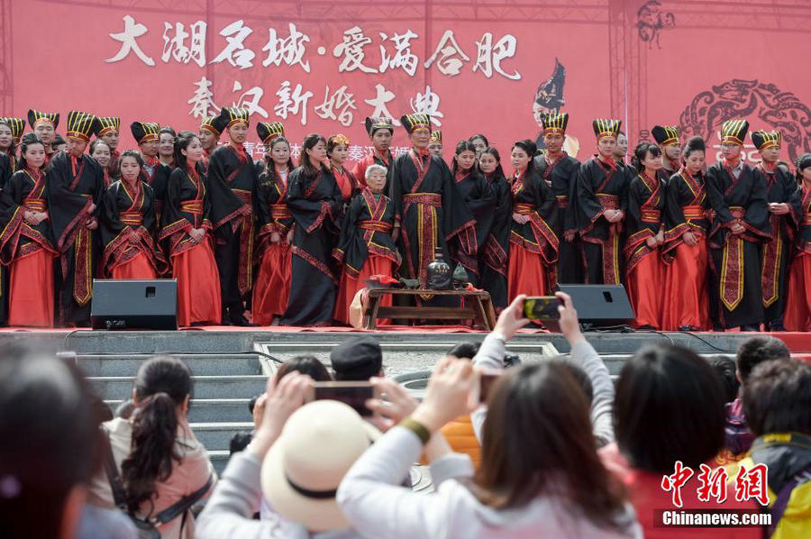 Couples hold traditional wedding of 2,000 years ago