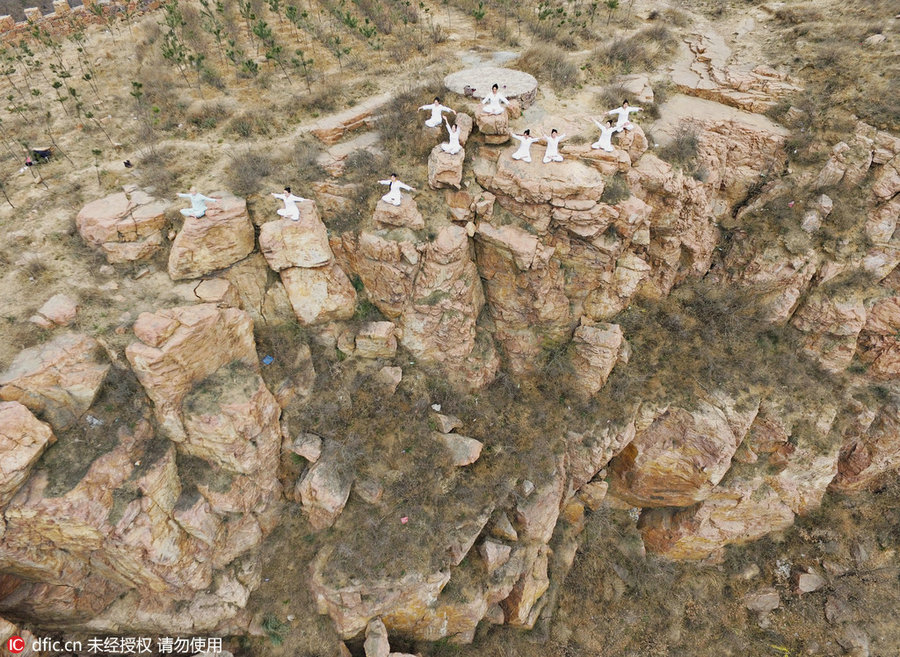 Danger! Women practice yoga on cliffs