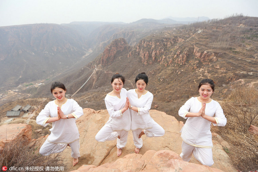 Danger! Women practice yoga on cliffs