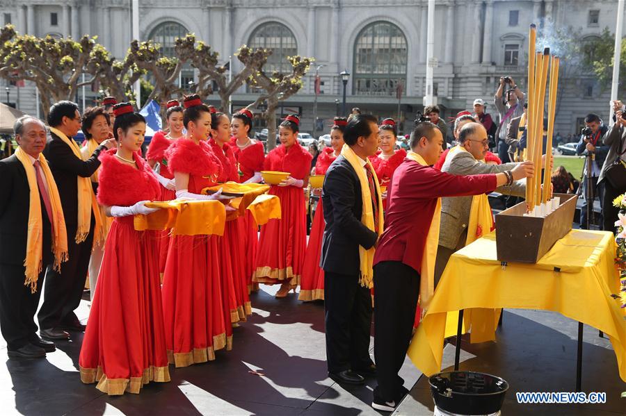 People attend ceremony to honor ancestor of Chinese nation