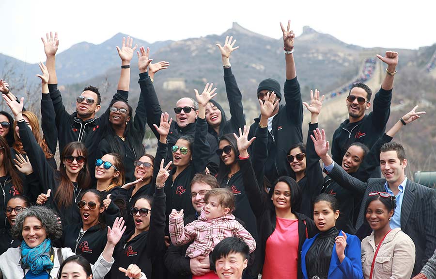 Cuban dance troupe visits Great Wall