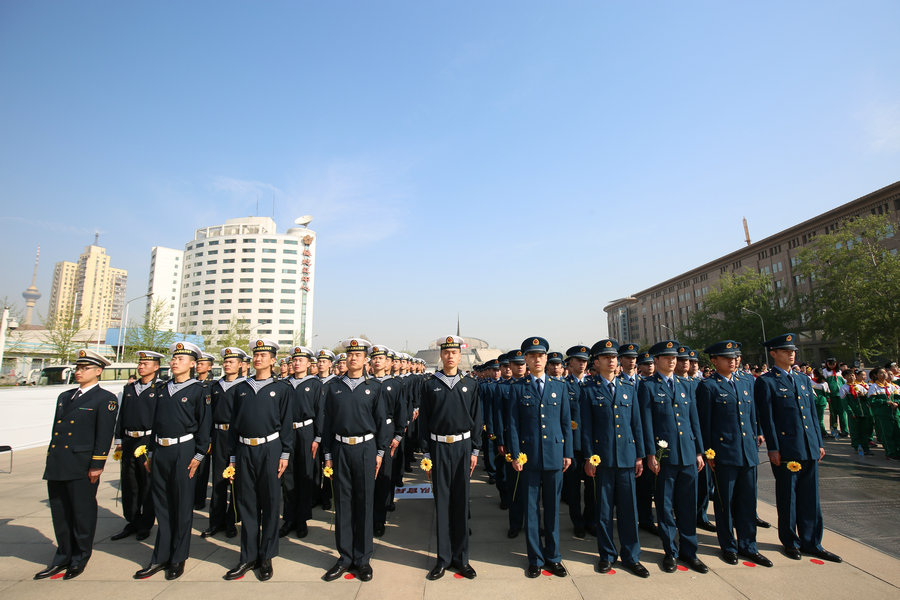 Ceremony marks Tomb-Sweeping Day at China Millennium Monument