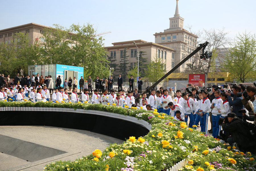 Ceremony marks Tomb-Sweeping Day at China Millennium Monument