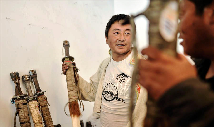 Precious Tibetan knife glisters for 400 years