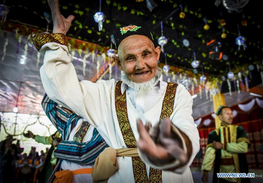 Folk artists attend traditional Muqam contest in China's Xinjiang
