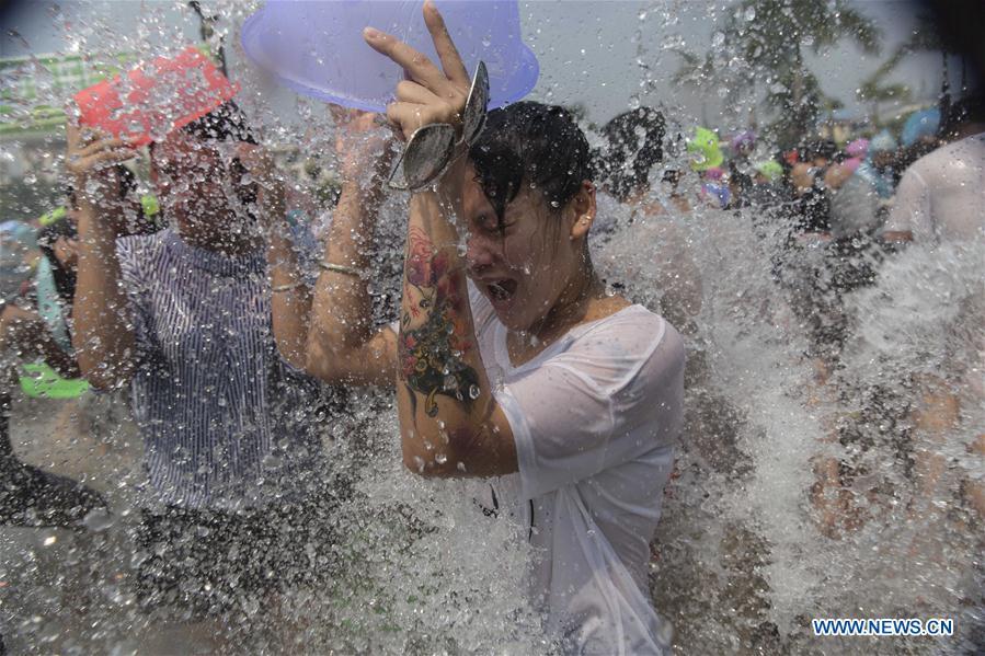 Water-sprinkling festival celebrated in SW China's Yunnan