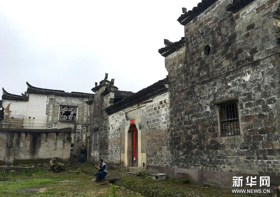 Saving ancient buildings in Zhejiang province