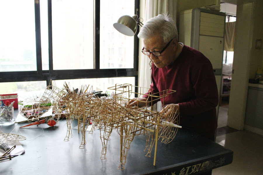 A kite runner in Xi'an