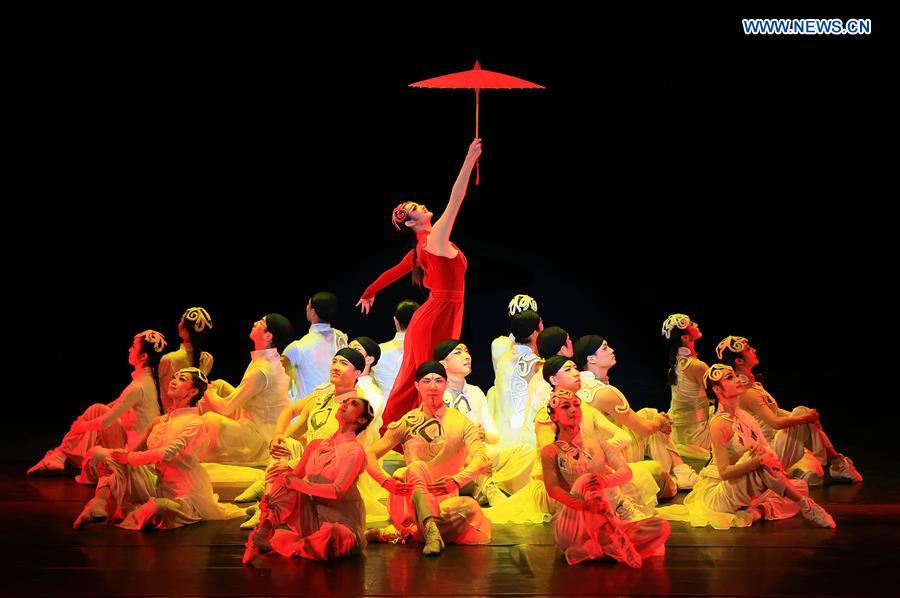 Chinese artists perform dance poem 'National Beauty' in Canada
