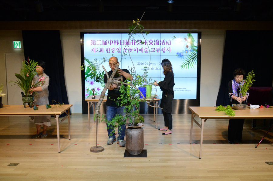 Exchanges on flower arranging art held in Seoul
