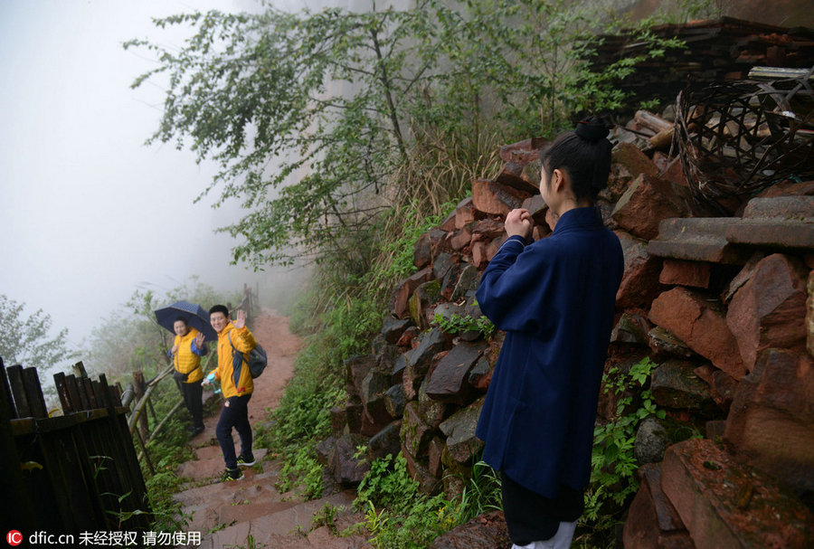 Post-90s female Taoist priest's unique life