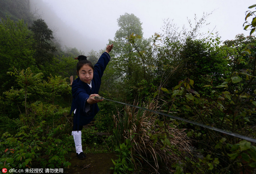 Post-90s female Taoist priest's unique life