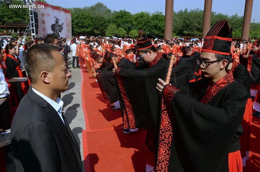 Students declare being grown-ups at adult ceremony in China's Xi'an