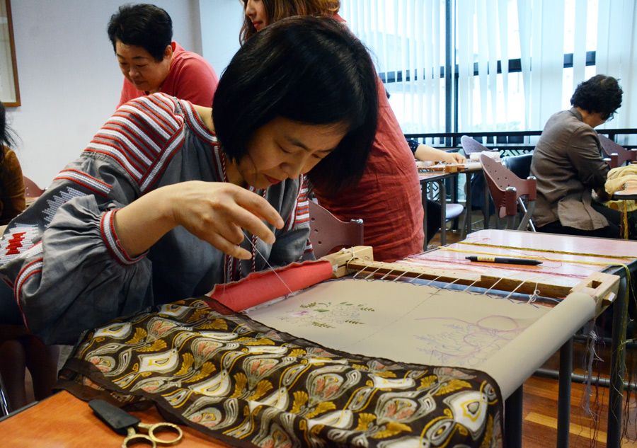 Five-day Daye Embroidery course held in Seoul