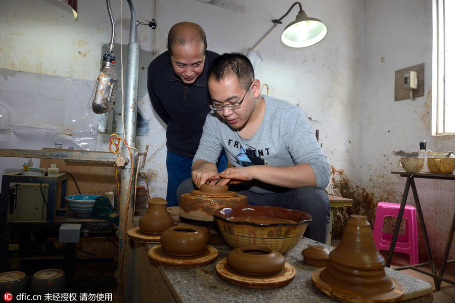 'Reserved lady': Chaozhou handmade red clay teapot