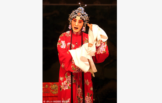 Chinese opera star Zhang Huoding closes Meeting in Beijing arts festival