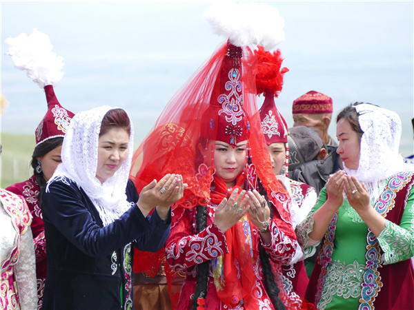 Traditional Kazakh wedding showcased in Xinjiang