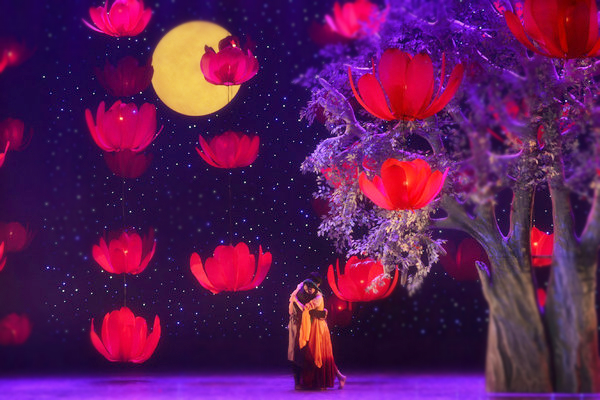 Dance dramatizes romantic verse of Tsangyang Gyatso