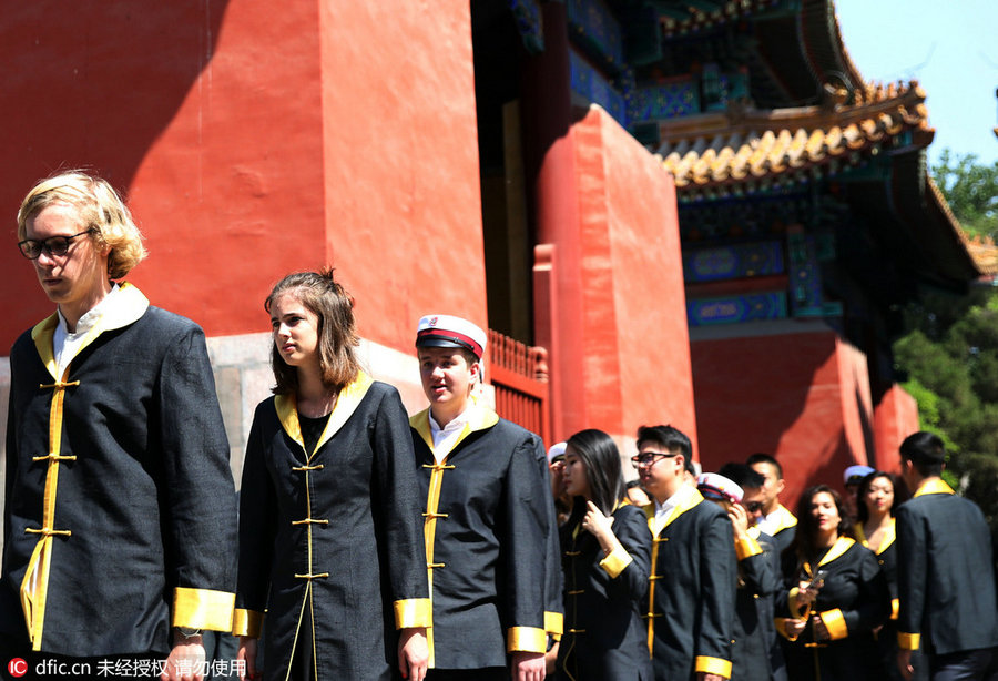 Graduation ceremony in Confucius Temple