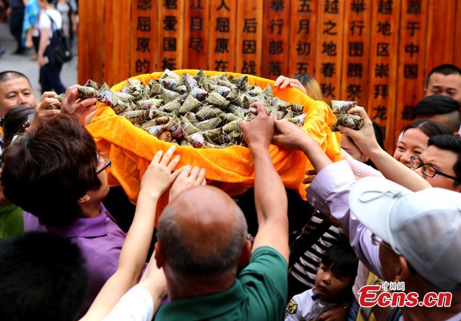 Park shares zongzi for Dragon Boat Festival