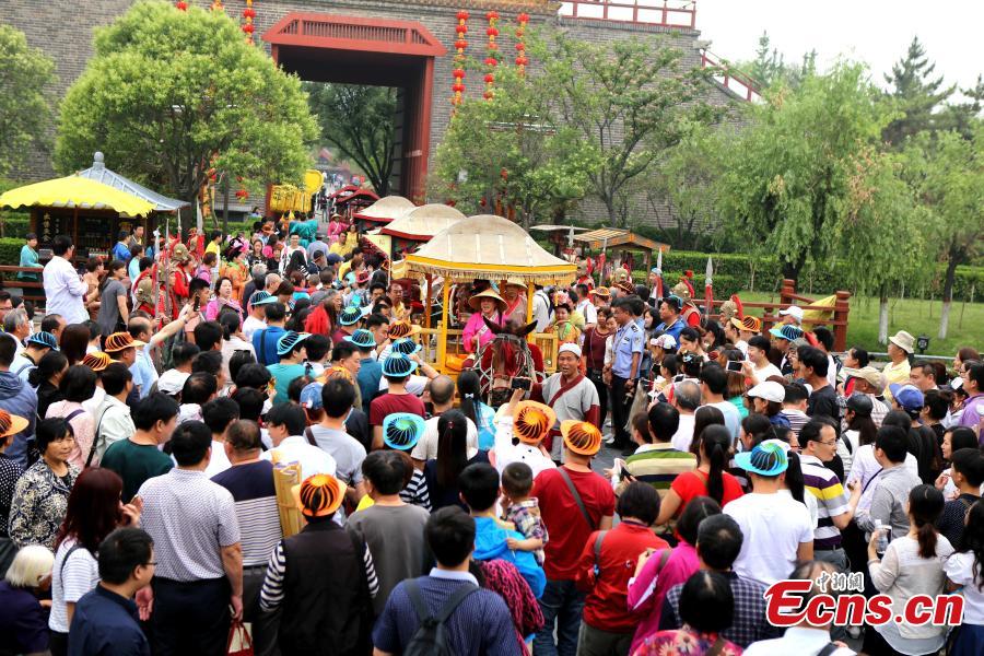 Park shares zongzi for Dragon Boat Festival