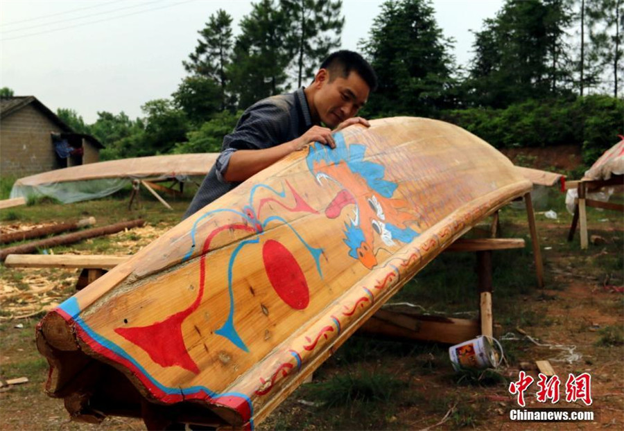 Craftsman busy making boats for Dragon Boat Festival