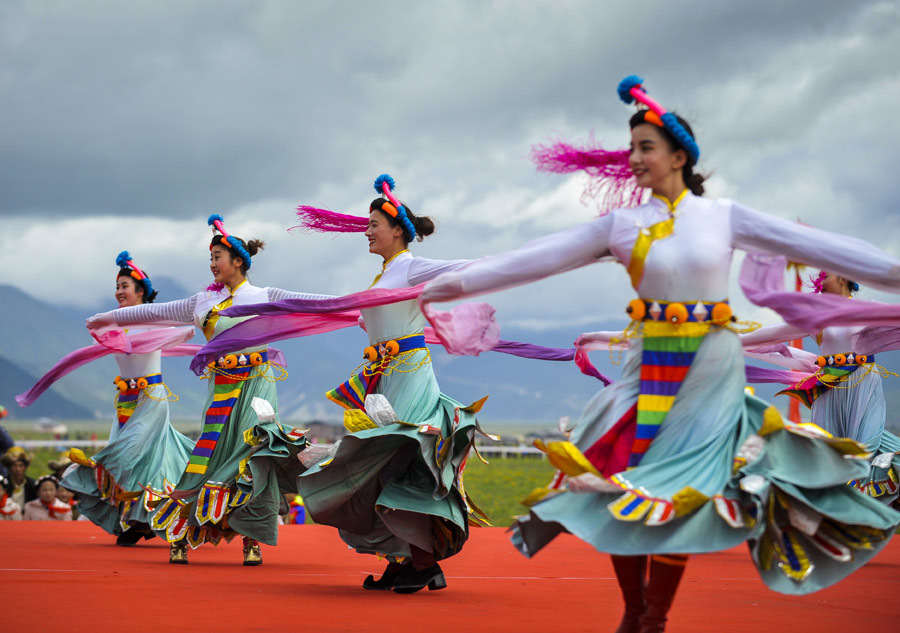 Ethnic traditional horse race festival kicks off in Shangri-la, Yunnan province