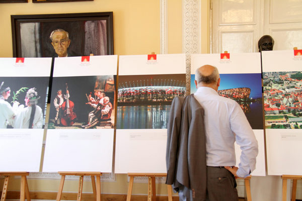 'Beautiful China, Beautiful Poland' photo exhibition and book fair launch in Warsaw