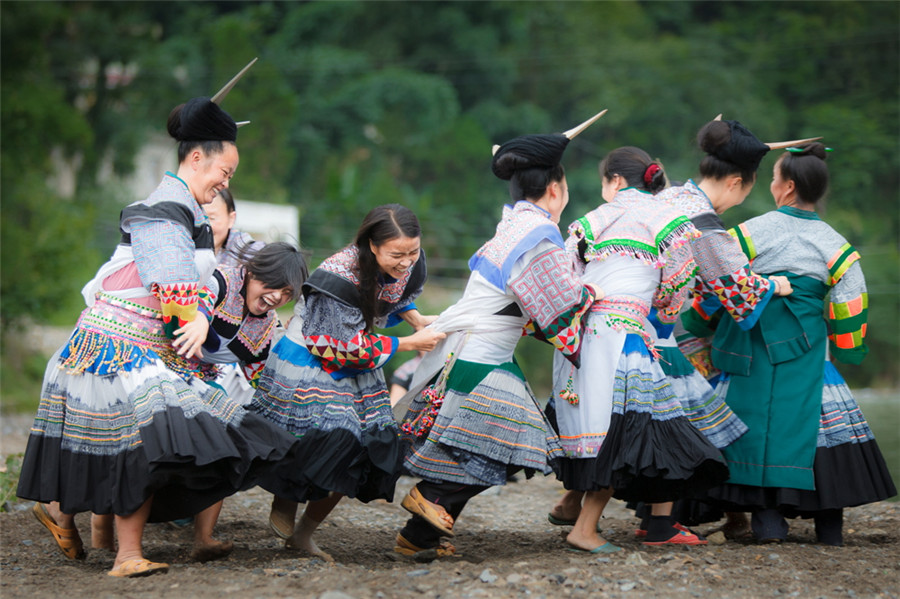 Images reveal life of Chinese Miao ethnic group