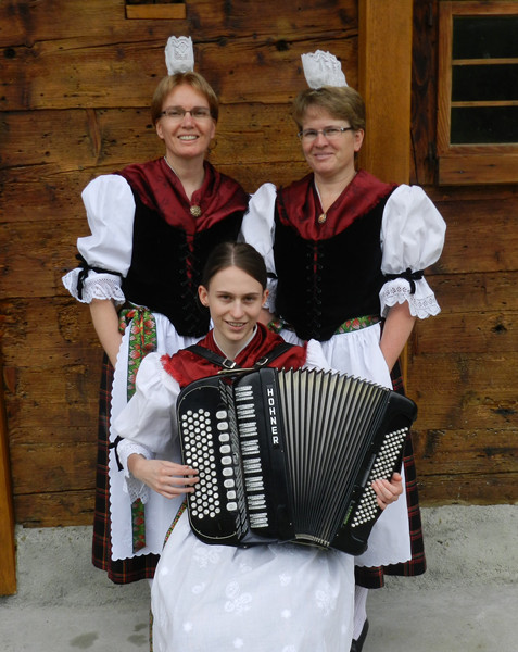 Yodeling duet Rohrer sisters introduce traditional Swiss singing to China