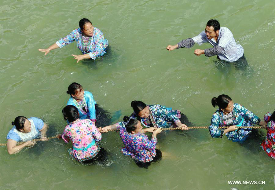 Miao people mark Xinhe Festival in Guangxi