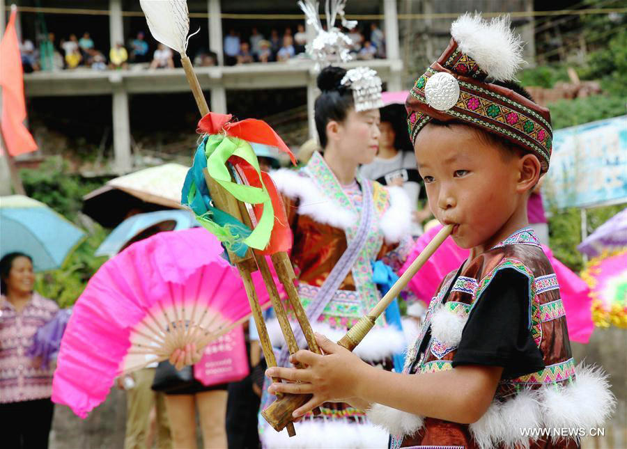 Miao people mark Xinhe Festival in Guangxi