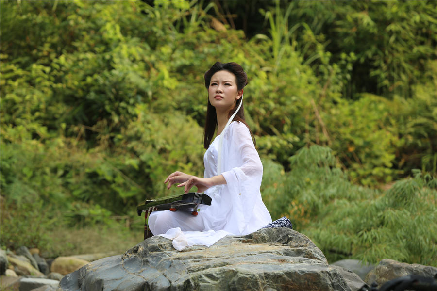 Girl power: Females wave swords, practice kung fu at scenic spot