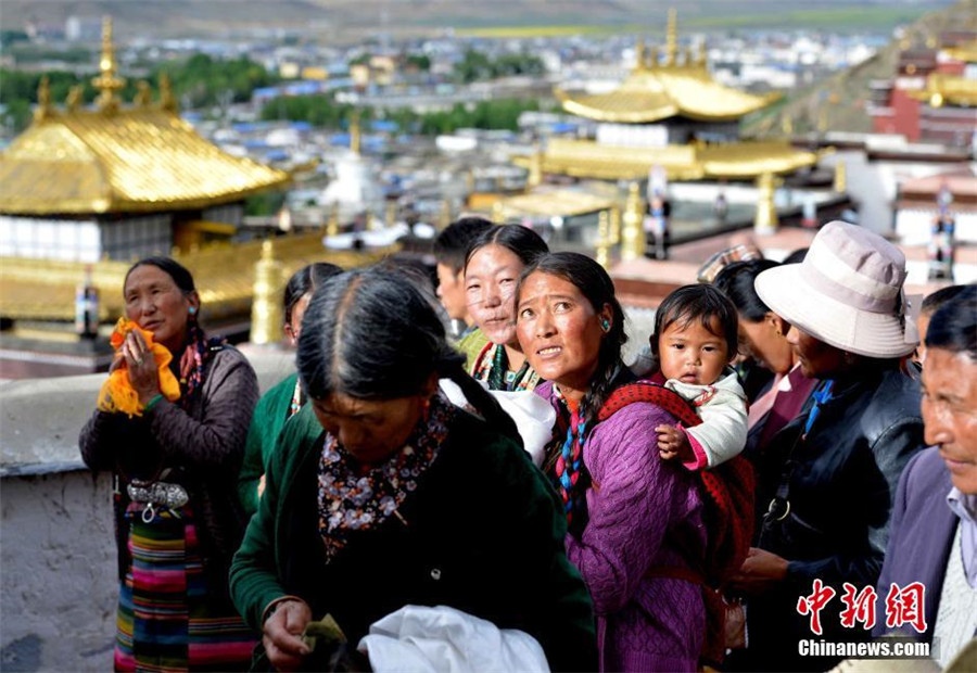 Thangka worship activity held in Tibet monastery