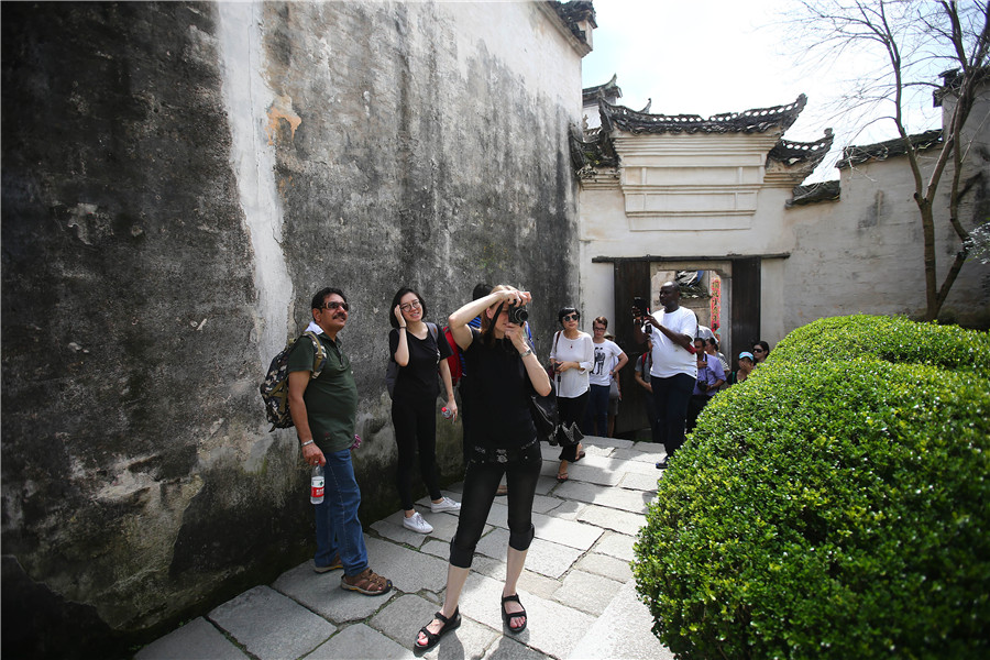 sinologists visit historical sites in anhui
