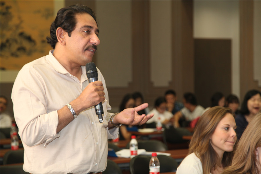 Sinologists attend lectures by renowned Chinese scholars