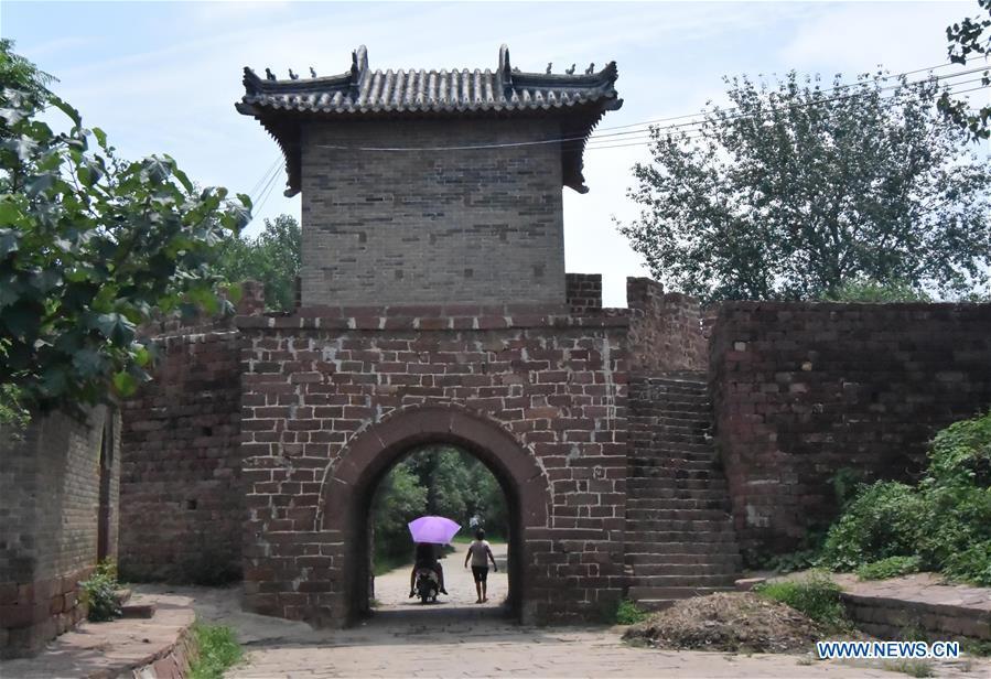 Linfeng village features complex built with red rocks in Henan