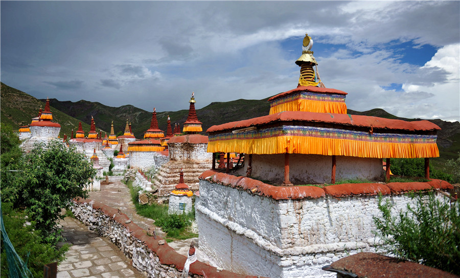 Magnificent Summer Monastery in SW China's Tibet