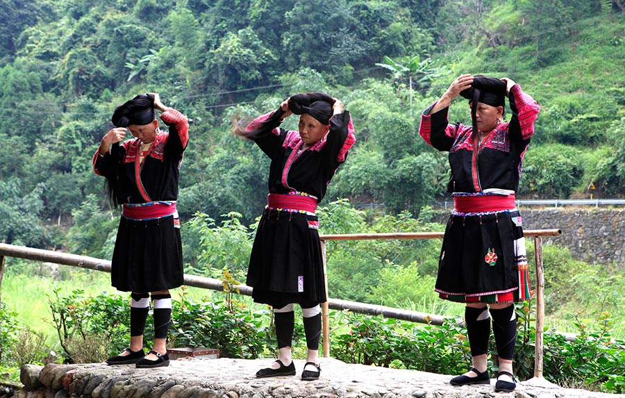 Huangluo: China's 'long hair village'