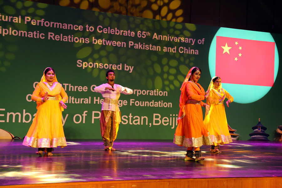 Pakistani troupe performs in China to promote cultural ties