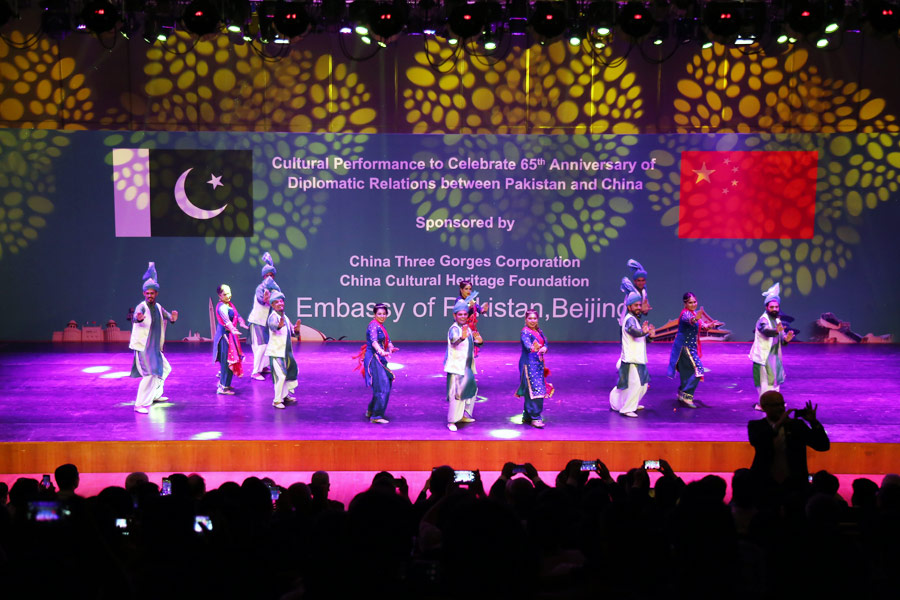 Pakistani troupe performs in China to promote cultural ties