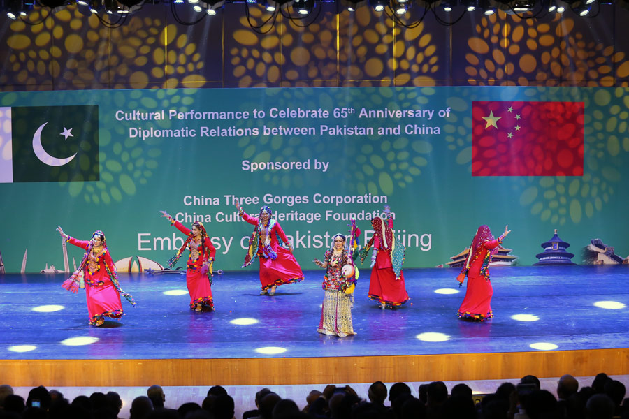 Pakistani troupe performs in China to promote cultural ties