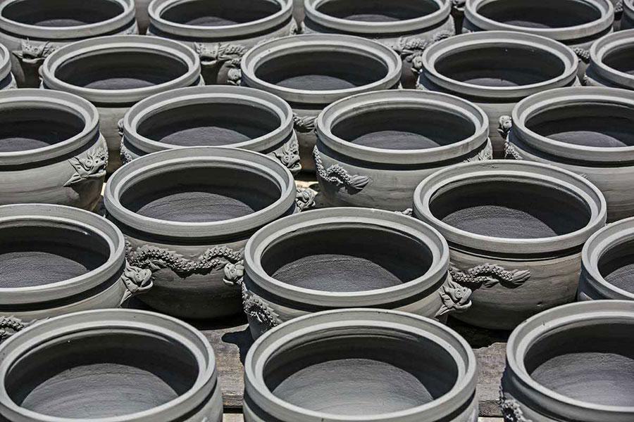Yingjing County's hand-crafted 'black pottery'
