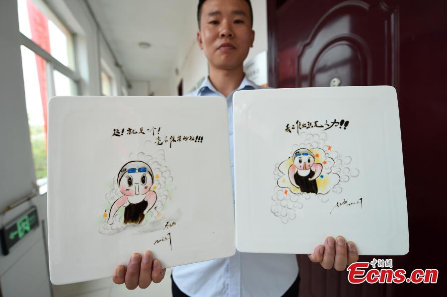 Fan draws swimming star with jam