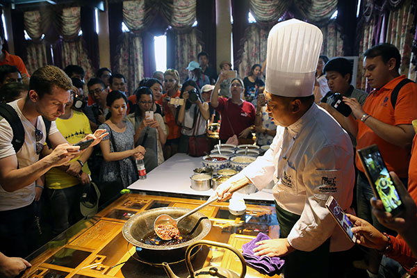 Overseas students get a taste of Chongqing