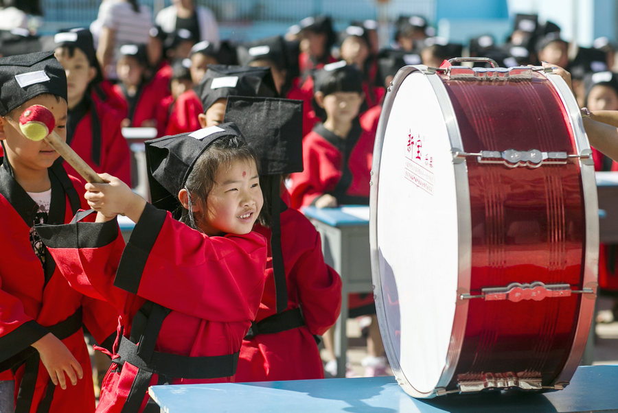 Chinese pupils start new semester